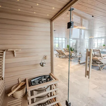 Eva In Odyssey & Pool 马马亚