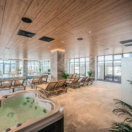 Eva In Odyssey & Pool * 马马亚