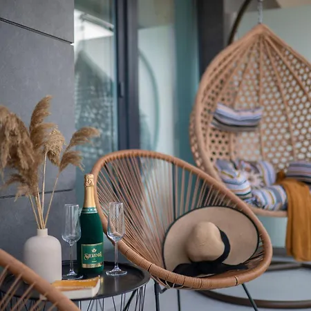 Eva In Odyssey & Pool Apartament