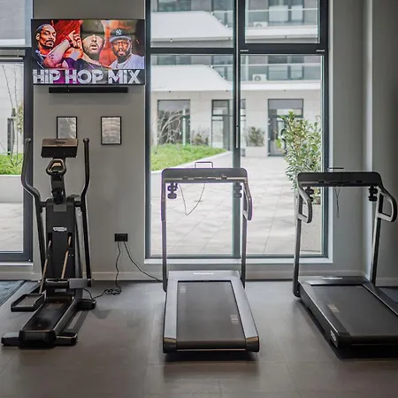 Eva In Odyssey & Pool * Mamaja