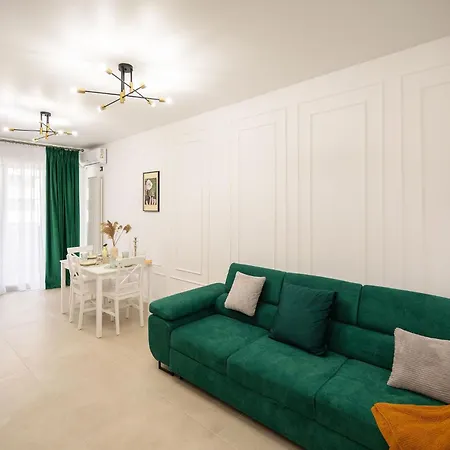 Eva In Odyssey & Pool Mamaja